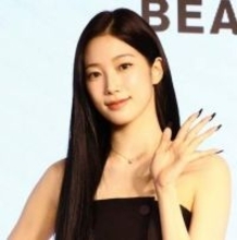 思わず見とれる美しさ　ルセラ・KAZUHAがオフショルワンピで大人美発揮　韓国コスメの日本公式ミューズに就任