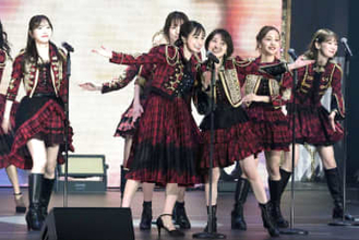 前田敦子　大号泣　大島優子と“黄金コンビ”復活！OG135人集結でAKB計184人ビッグステージ　