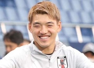 堂安律の美人妻　ベビーカーにエルメスのバーキン、ボッテガにロエベ…ママバッグも洗練！「髪はひとつ結び一択！笑」近況報告