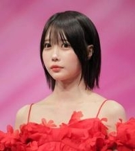 ドレスコードは「花」で会場華やか　あのちゃん深紅ドレス　井頭愛海は紫の花をあしらったワンピ「めっちゃ可愛いお衣装」