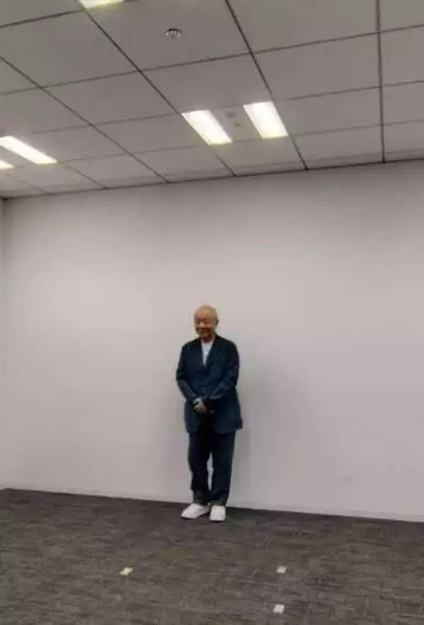 もう71歳！？　久々にイベント現れた大物落語家　最新姿に驚き　若っ！まだまだ金髪が尖がってた　今こんな感じか　小朝に驚き