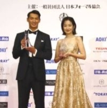 槙野智章、女優妻のドレス姿に「く～！」「めちゃくちゃきれい」　初の夫婦で「ベストフォーマリスト」