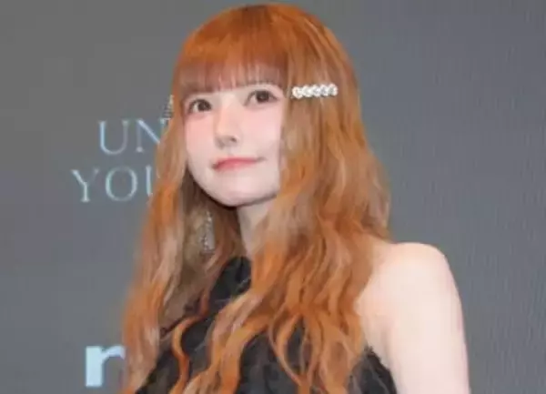 「え！？恋人みたい」「圧倒的彼女感」益若つばさ　17歳息子との大阪旅行姿にファン驚き