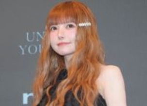 「え！？恋人みたい」「圧倒的彼女感」益若つばさ　17歳息子との大阪旅行姿にファン驚き