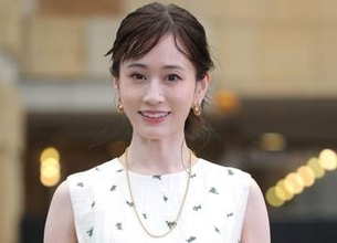 「エモい！」「ジーンとくる」前田敦子　「プライベートぎゅっ」秋葉原駅前ショットに反響続々