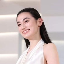 凄っ！これが噂の10頭身　芸能界トップ級の170cm透明感女優　凄いドレスでイベントに現る　顔小さっ！ドレスどうなってるの？