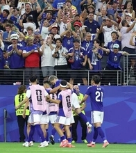 W杯現地で「めちゃくちゃ美人がいる」「容赦ないスッピン♥」話題の元国民的アイドル　「チラ見せ」W杯Tシャツ姿が最強すぎた