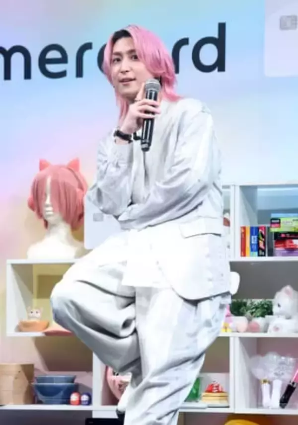 ちょっとつややかなSnow　Man佐久間大介「白を基調に、パールっぽい感じをイメージしました」