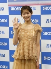 「Oha！4NEWS」キャスター　初写真集で「普段からは想像できないような大人っぽい」ドレス姿など披露