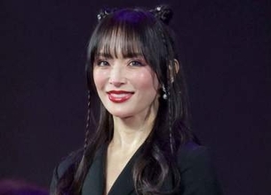 浜崎あゆみ　「玄関」の桜を投稿→宮殿？！壁もイスも見たことない豪華さ＆センスがさすが　いや広さもエグい