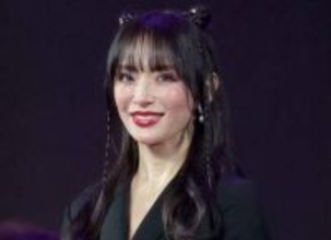 浜崎あゆみ　「玄関」の桜を投稿→宮殿？！壁もイスも見たことない豪華さ＆センスがさすが　いや広さもエグい