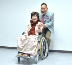 血液がん闘病中の宮川花子　NGK本公演に復帰　出番後に血圧急降下も「生きて戻って来られました」　車いすを夫大助が押し