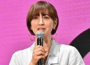 絶対にバレてはいけない結婚式準備　政治家と結婚の有名キャスター、友人が影武者となって全て準備もしゃしゃり出すぎてバレる