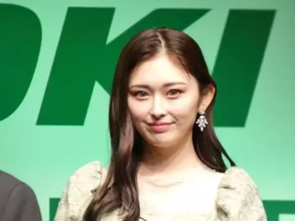 ゆうちゃみ　高身長映えるカーキドレスで登場　建設職人に憧れ「モテモテでした」