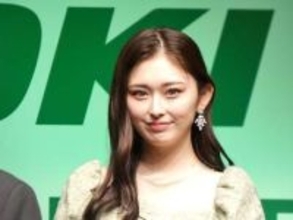 ゆうちゃみ　高身長映えるカーキドレスで登場　建設職人に憧れ「モテモテでした」