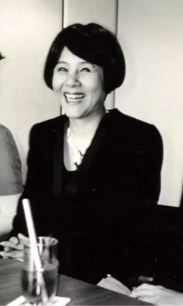 天地真理　74歳の近影公開「プライベート写真を載せます」　年齢感じさせないカラフルファッションで穏やかスマイル