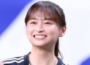 「最強最高」影山優佳　ヘソちらショットなどオフショ大量投稿に「ギャル影ええな」「目が離せない」