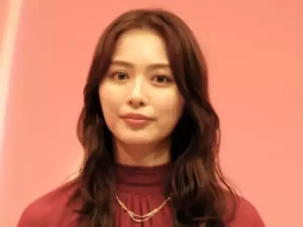 ヤンキー！「似合いすぎてる」「ギャップがいいw」「かっこ可愛い」内田理央　まさかオフショに反響　濃いメイクも良い