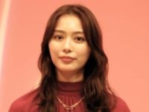 ヤンキー！「似合いすぎてる」「ギャップがいいw」「かっこ可愛い」内田理央　まさかオフショに反響　濃いメイクも良い