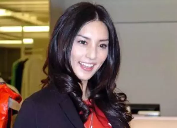 「わぁ♥素敵なご夫婦」　元プロ野球選手の夫と2ショ投稿　モデルの相沢紗世「今月夫婦で3ラウンド目」と報告　SNS「相変わらずお綺麗です」