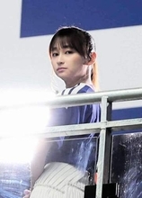 なんじゃこれ？！サッカー通の影山優佳が初の実況席→用意された座席がまさかの“笑点仕様”「隣に昇太師匠いませんでしたか？」「椅子運びの山田さんは？」ツッコミ殺到