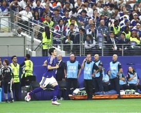 女優妻がすごい透明感！「W杯」スタンドにDF谷口彰悟の妻、掲げたスマホ裏側に貼ってる写真がw　美しさが目立ちまくる