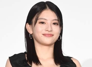 「天使がおるよぉぉ♥」出口夏希　ビジネスクラスで北欧へ　機内でくつろぐ姿も「やばい！可愛すぎる♥」　写真集＆カレンダーを撮影