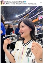 「めちゃくちゃ美人がいる」W杯生観戦で反響の元国民的アイドル　「きもちぃ」夏服で髪かき上げ「超絶きゃわいい♥」「良い女過ぎる」久住小春34歳