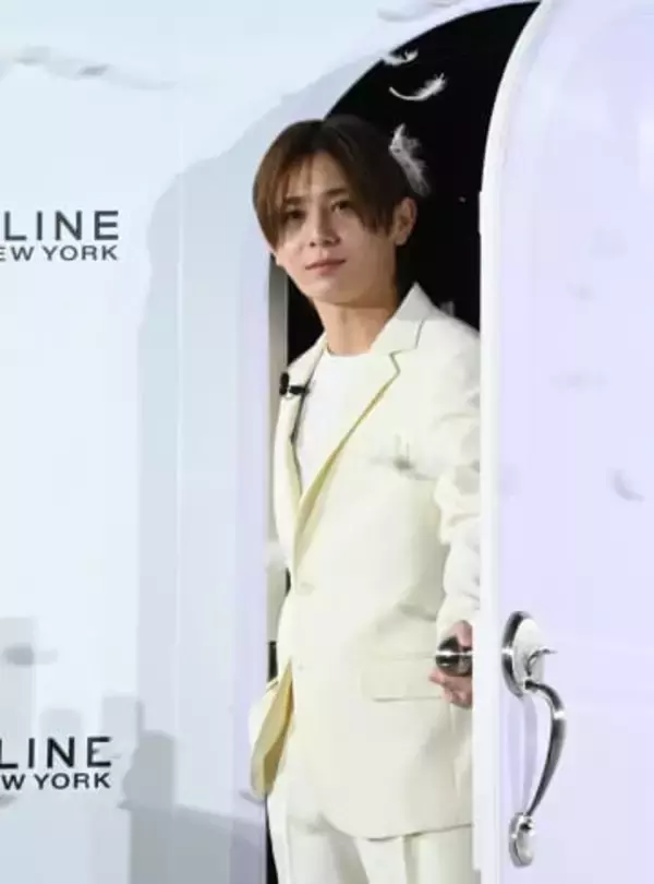 山田涼介　羽が舞う中で華やか登場　羽を伸ばす習慣は朝のランニング「すごく朝早く起きるので」