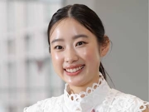 朝ドラ＆大河出演女優のワンレンボディコンショットに「す、スタイル良い～」「めちゃ似合ってます！」倉沢杏菜のオフショットが大反響