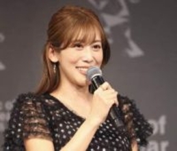 元NHK中川安奈アナ　白のタイトニットが「花より華」「桜の妖精！」フリーアナウンサー2年目の決意「丁寧に全力で」