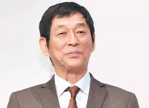 瀬戸朝香と辻希美の間のイケメン誰？！俳優枠と思ったら→元人気プロ野球選手　実は5人のパパ【さんま御殿】中央で存在感ありすぎ