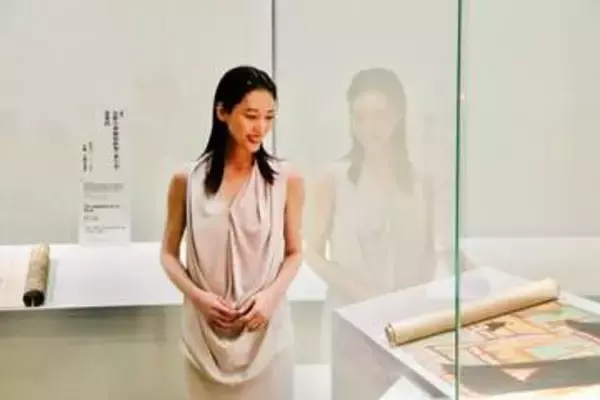 月城かなと「感動」連発　自身が演じた菅原道真の特別展　ゆかりの品々に目輝かせる