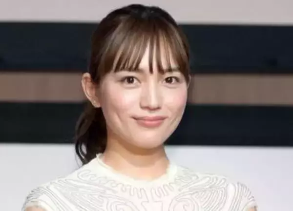 川口春奈「潰されるくらい強めが好き」　マッサージで歯を食いしばる衝撃ショット「どんな顔してても可愛い」