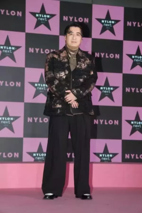 佐久間宣行氏　イメージ激変ど派手姿で登場　憧れる人気芸人明かす　イケオジCREATOR部門受賞