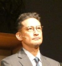 松岡昌宏49歳の今　久々に取材の場に現れ騒然「かっこよすぎる…！」「いい舞台俳優に」「最高」　下北沢にいる