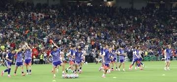 日本代表　試合前のロッカールームに漂う静謐感　ユニホームもシューズも美しく整然と「勝つぞ！」「頑張れニッポン」エール多数届く
