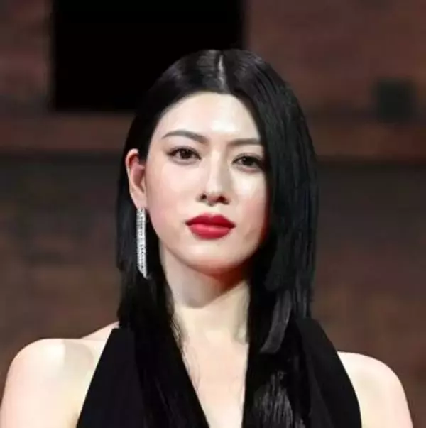 三吉彩花「顔面麻痺と診断され」活動休止していたと公表　「突然の出来事に驚きました」　完全ではないが、順調に回復へ