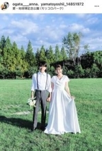 「あまりの綺麗さに見惚れてしまった」ミス中央の人気女子アナ電撃結婚に反響　純白ドレスで頬寄せ合う姿に「美男美女すぎる」お相手は箱根駅伝衝撃独走話題トップランナー