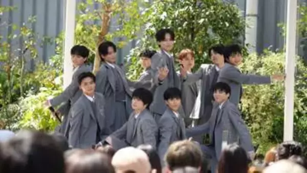 秋元康氏プロデュース男性グループ　お披露目イベントでお見送り会も実施　メンバー感激「視線が暖かくて」