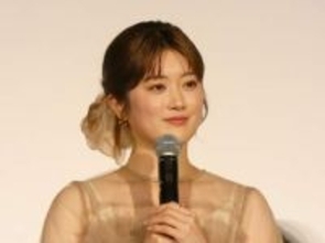 元乃木坂・樋口日奈　歩くたびに揺れる透け感ドレスで会場魅了　怖がる共演俳優の代わりにカメムシ退治→「本当にご迷惑を」ww