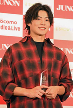 ジュノンGPにバレー歴10年の高3生18歳「今一番、母親に抱きつきたい」両親の前で歓喜