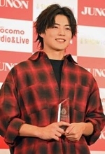 ジュノンGPにバレー歴10年の高3生18歳「今一番、母親に抱きつきたい」両親の前で歓喜