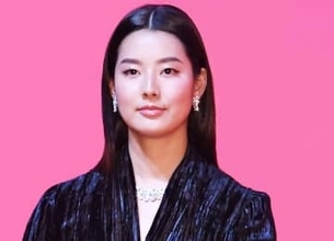 「涙が」「ママの面影すごい」すみれ　3年前急逝の女優だった母との姿に反響やまず　【探偵】初代秘書、離婚の父・石田純一との家族写真も