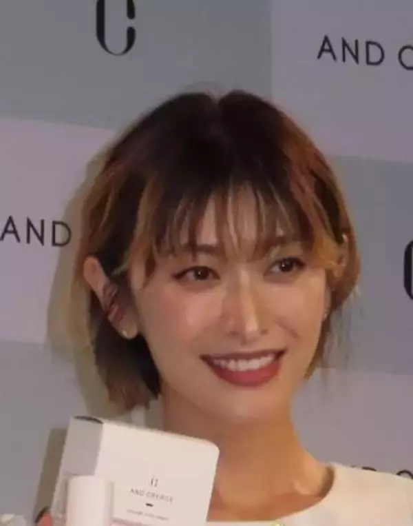 こんな4児ママいるのかっ　山田優、凄い姿でイベント　9頭身！？　169cm最強の全身ルックスが圧倒的　相当に鍛えてる