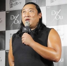 ロバート秋山「通常の油分でやってまいりました」　テカテカのツバキオイルボディで登場理由はライフスタイルにあり！？