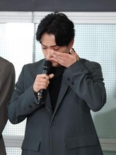 timelesz原嘉孝の目には涙「本当に悔しくてたまりません」猪俣周杜の専属契約解除で緊急会見