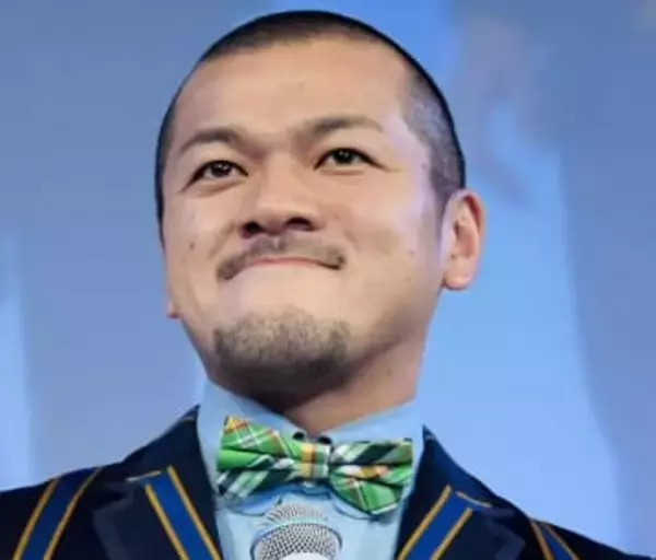 カミナリ・まなぶ「メシにいやしい」若手芸人を実名でバッサリ「メシ食いにきてんの？何なら（ケータリング）2周目行ってる」