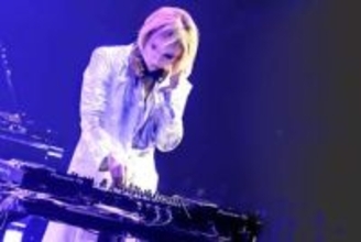 えぇ！？YOSHIKIがDJに　クラシックコンサートなのに革命的すぎる！　「なるようになれ！」手術後初のフルステージで大暴れ