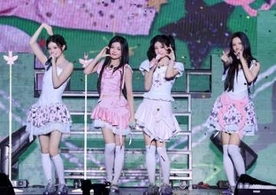 ILLIT　初の日本ツアー完走「これからもそばにいて」HANA・JISOO＆MOMOKAサプライズ登場に会場熱狂